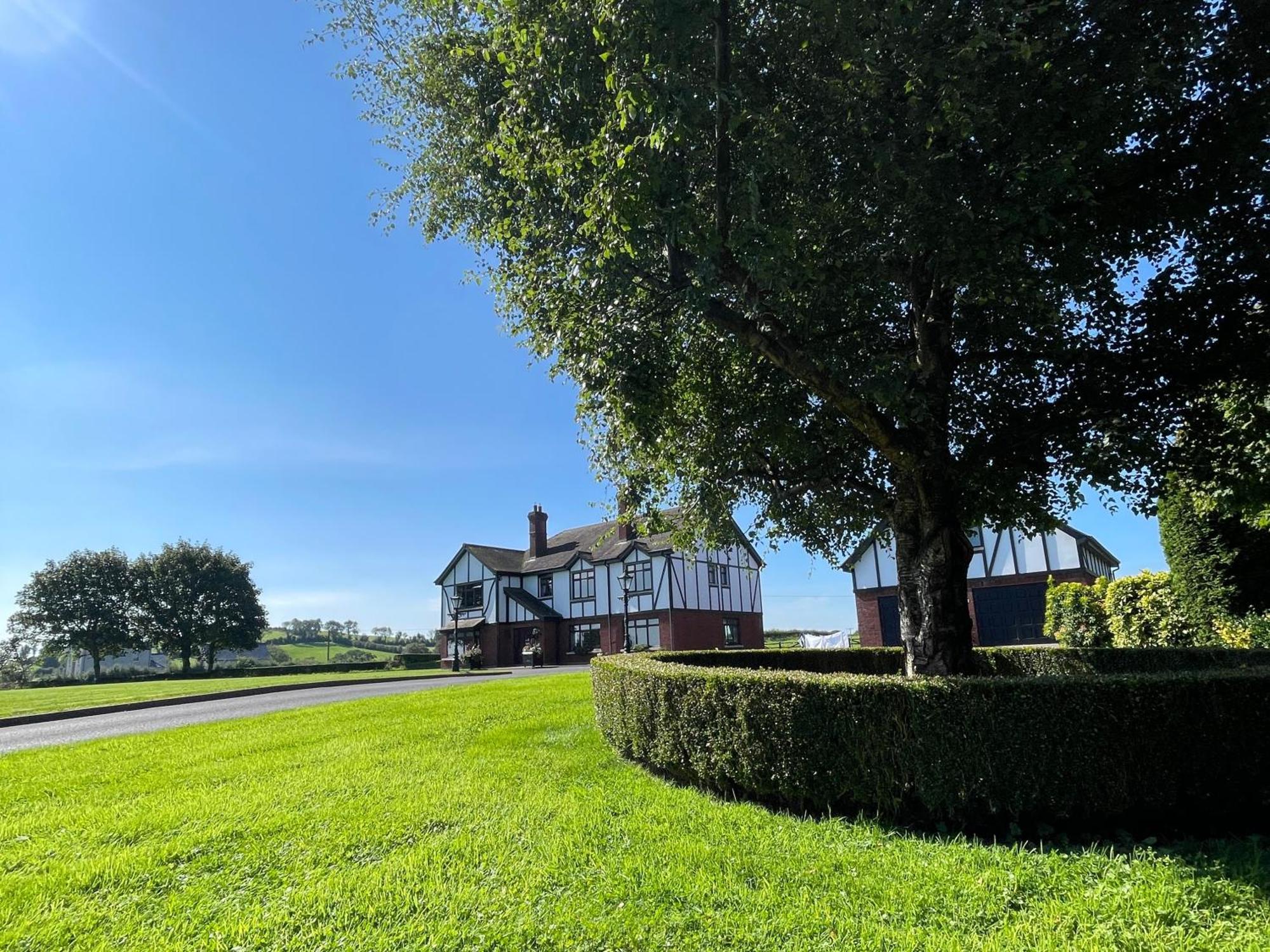 Greenfields Country House Latton Exteriör bild